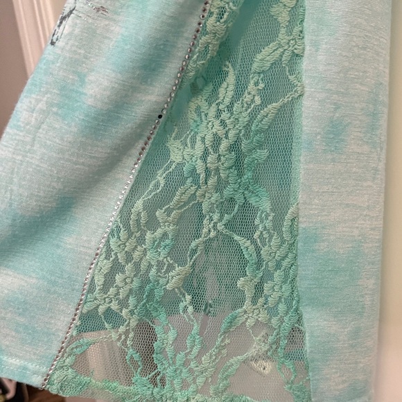 Turquoise Embellished Tank Top - Picture 3 of 7